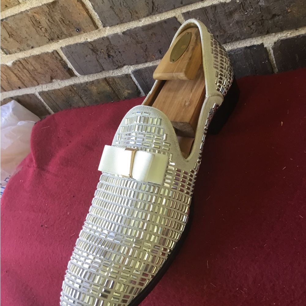 Mens Silver Woven Slip-On Loafers with Decorative Bow